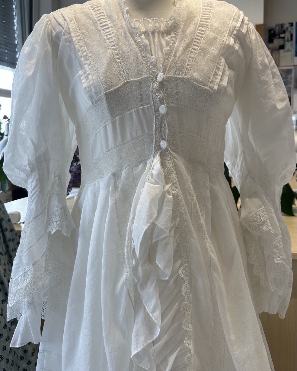 Camisola do figurino de Nosferatu (2024) — Foto: Instagram