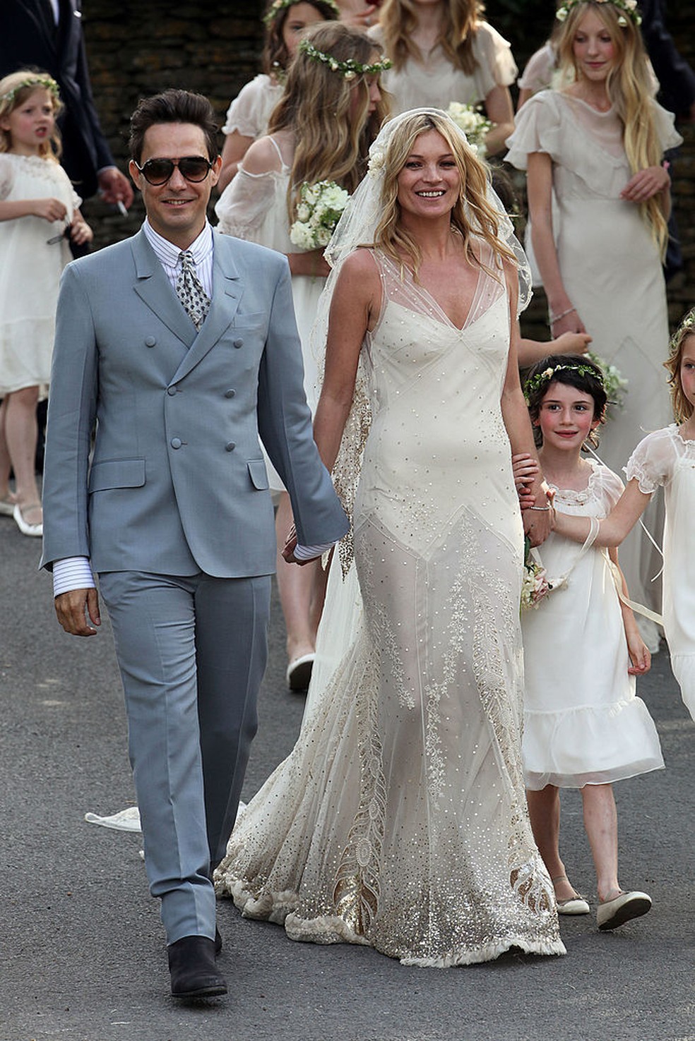 Vestido de noiva de Kate Moss assinado por John Galliano — Foto: Getty Images