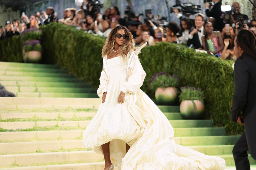 Met Gala 2026: Blue Ivy debuta no tapete vermelho com look de princesa moderna