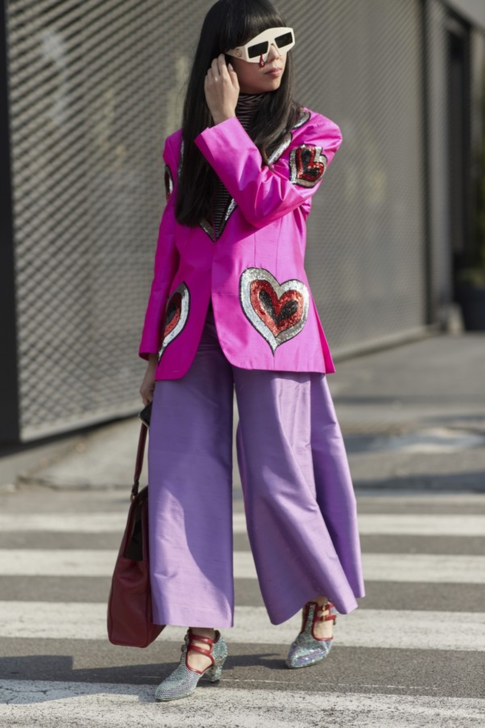 Roxo + rosa? Pode, sim! (Foto: Imaxtree) — Foto: Glamour