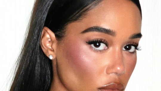 “Ballet blush” é a tendência de maquiagem inspirada nos Y2K para experimentar já “Ballet blush” é a tendência de maquiagem inspirada nos Y2K para experimentar já