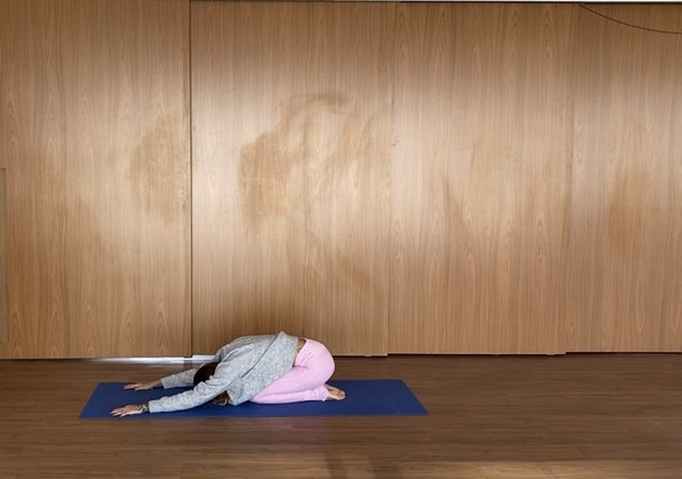 6 posições de yoga para relaxar (Foto: Divulgação) — Foto: Glamour