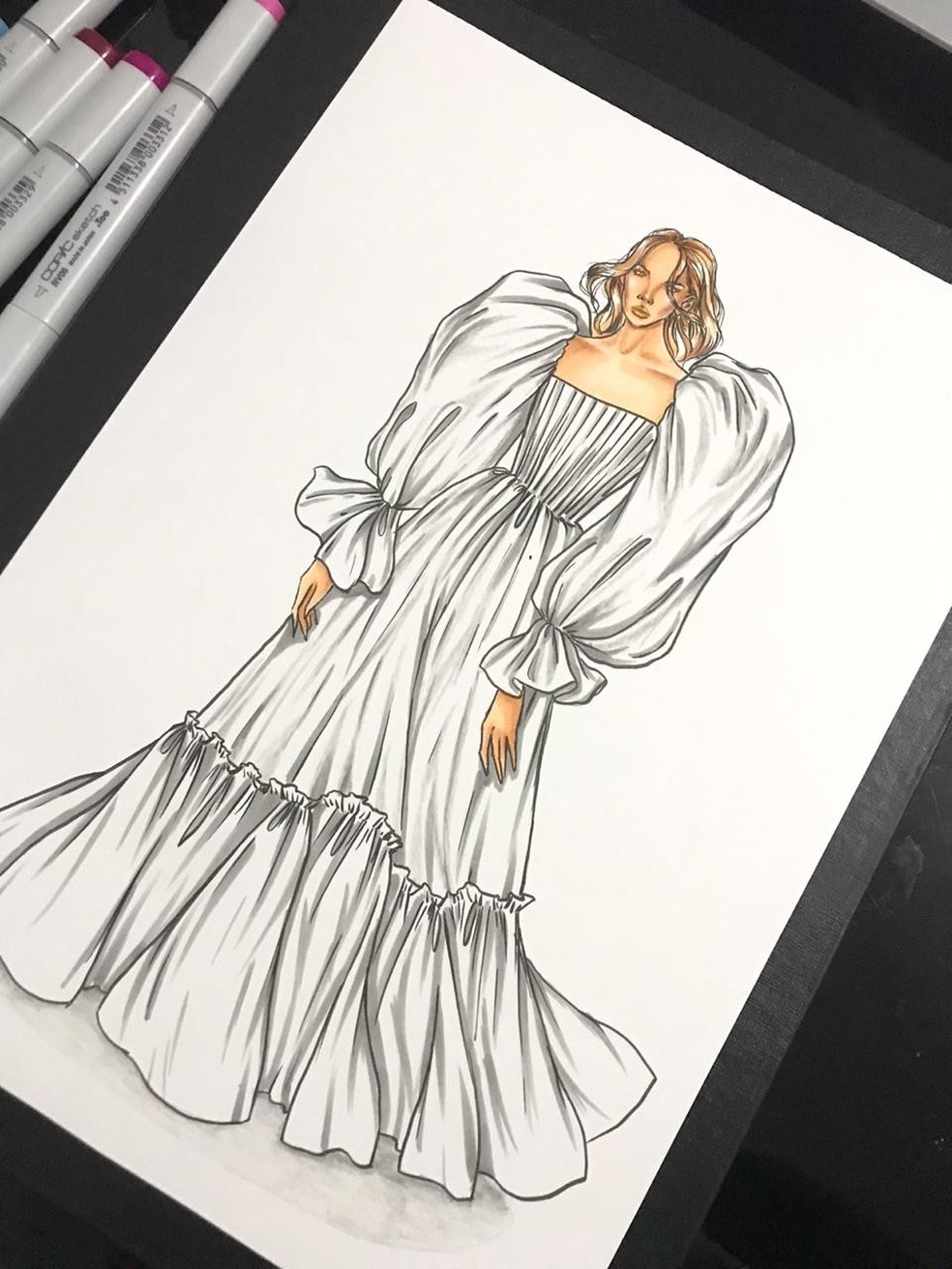 Croqui do vestido do chá de bebê de Virginia Fonseca assinado por Eduardo Amarante (Foto: Divulgação) — Foto: Glamour