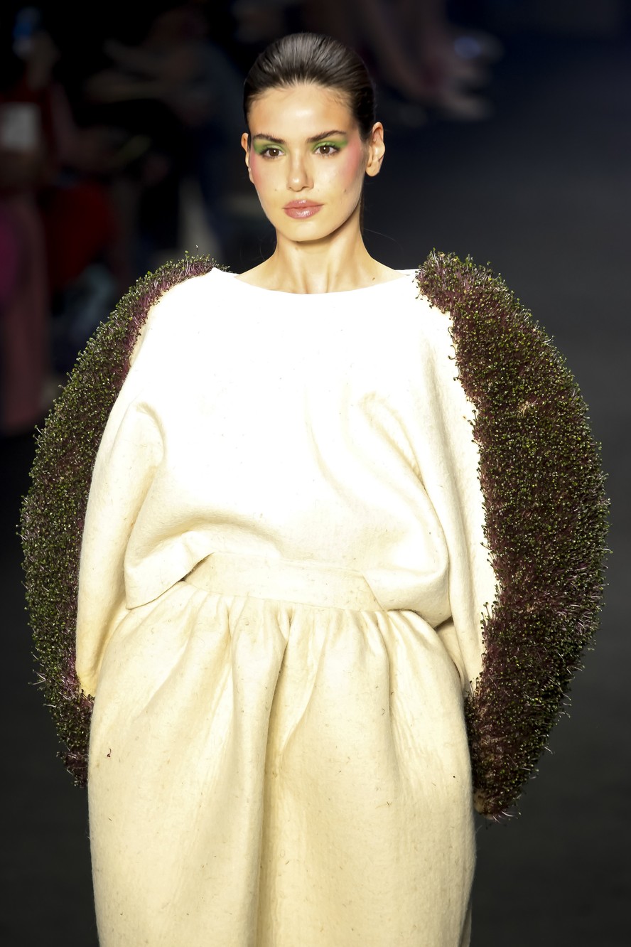 De neon à cintilante, sombra verde é hit nas passarelas do SPFW