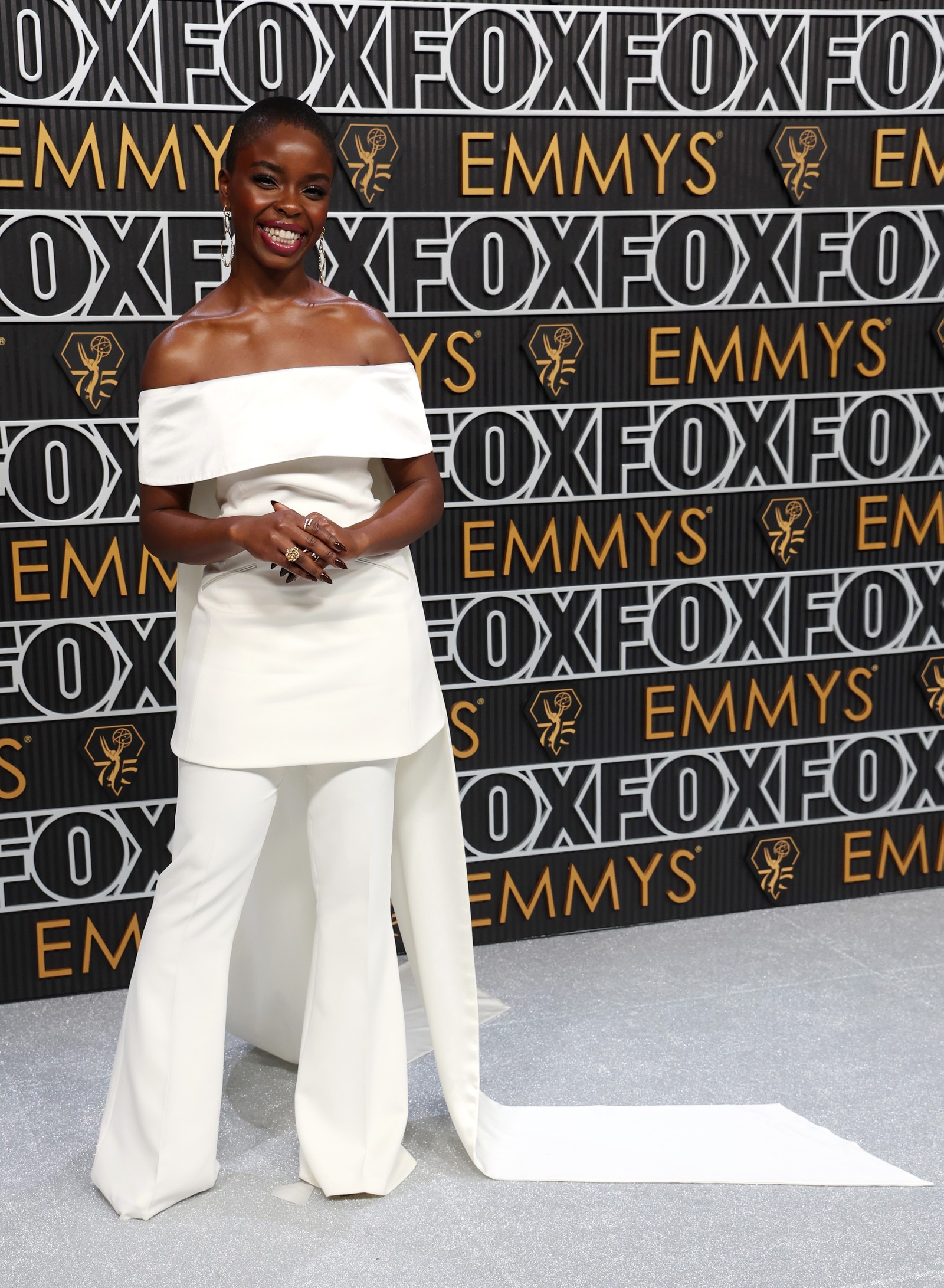 Emmy 2023: Riley Keough, de 'Daisy Jones & The Six' posta bastidores de ...