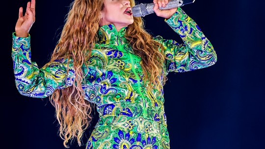 Estilista brasileiro e 600 mil cristais: tudo sobre os looks de Shakira no show em Copacabana