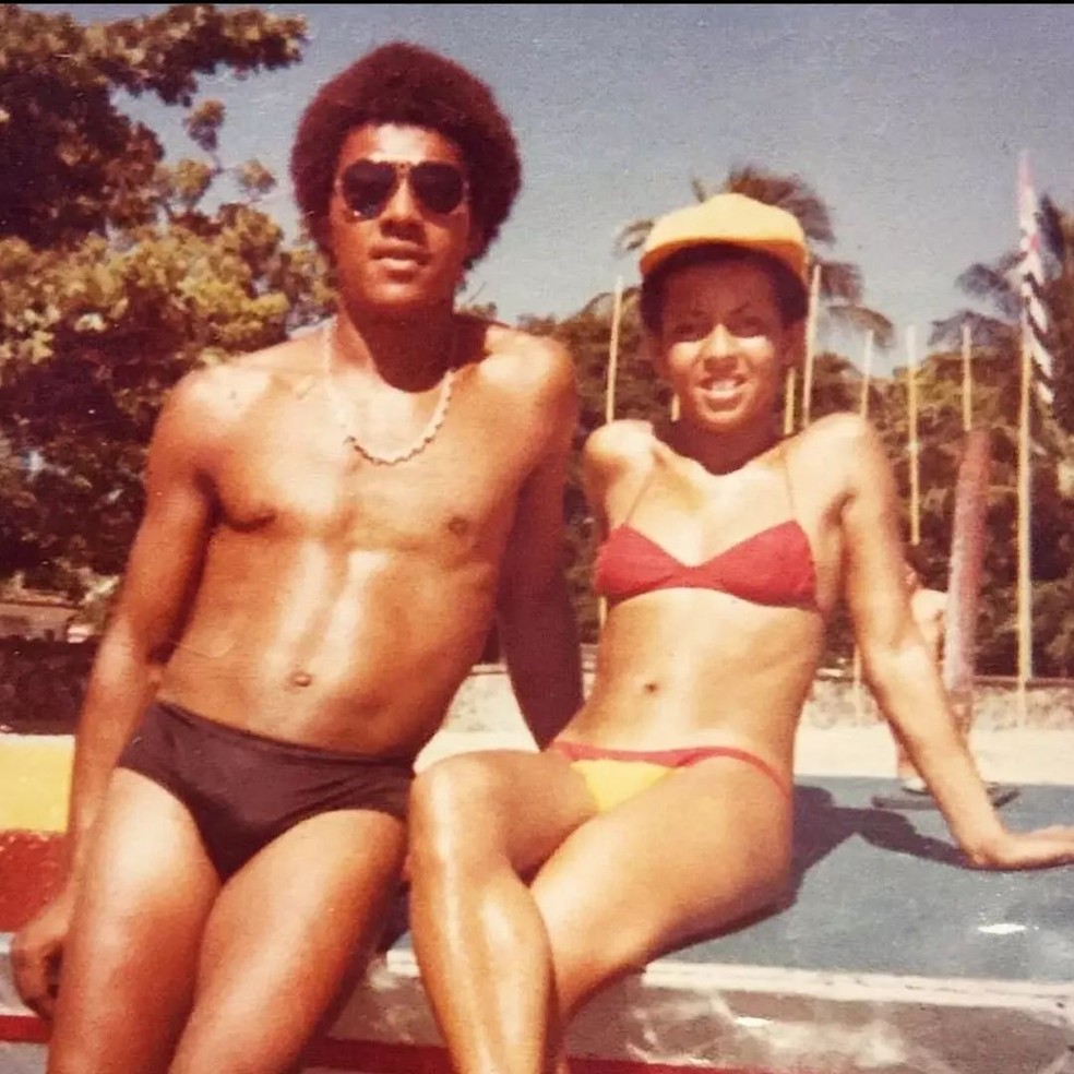 Jornalista Valéria Almeida posta foto na academia e reflete: Malho  pensando no samba que quero dançar aos 80 anos!