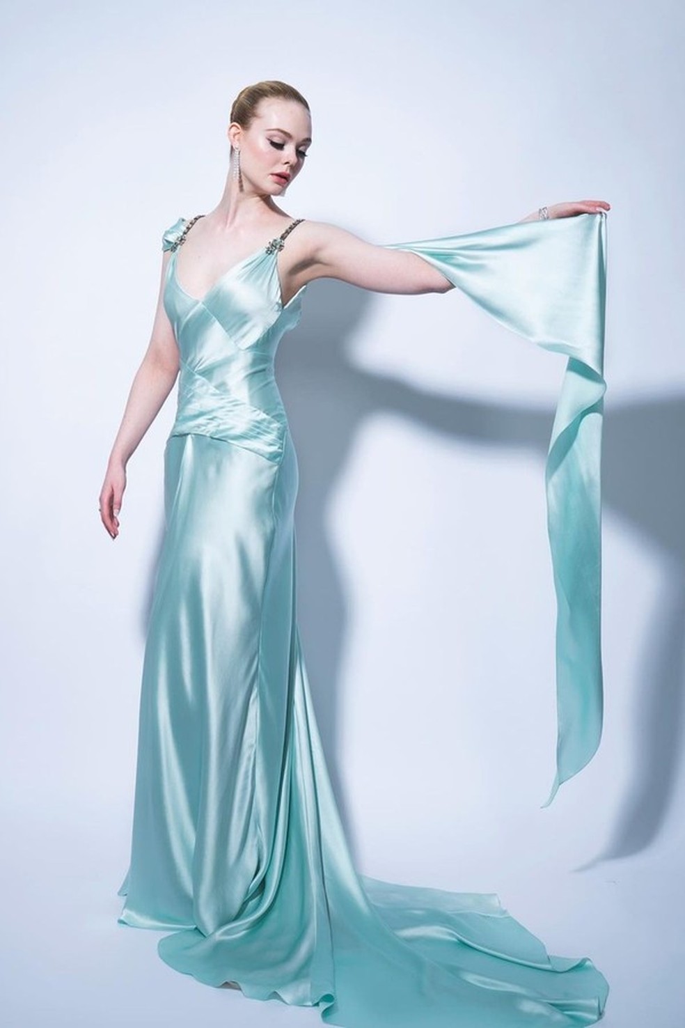 Elle Fanning no Globo de Ouro 2021 (Foto: @ellefanning) — Foto: Glamour
