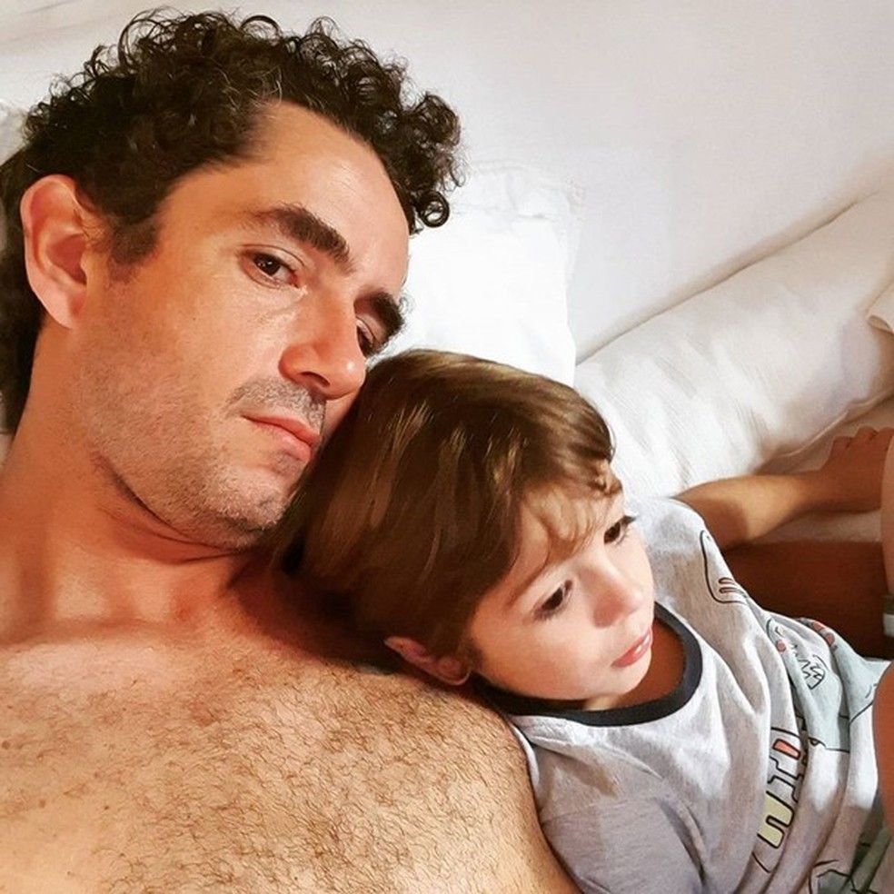 Felipe Andreoli e filho, Rocco (Foto: Reprodução / Instagram) — Foto: Glamour