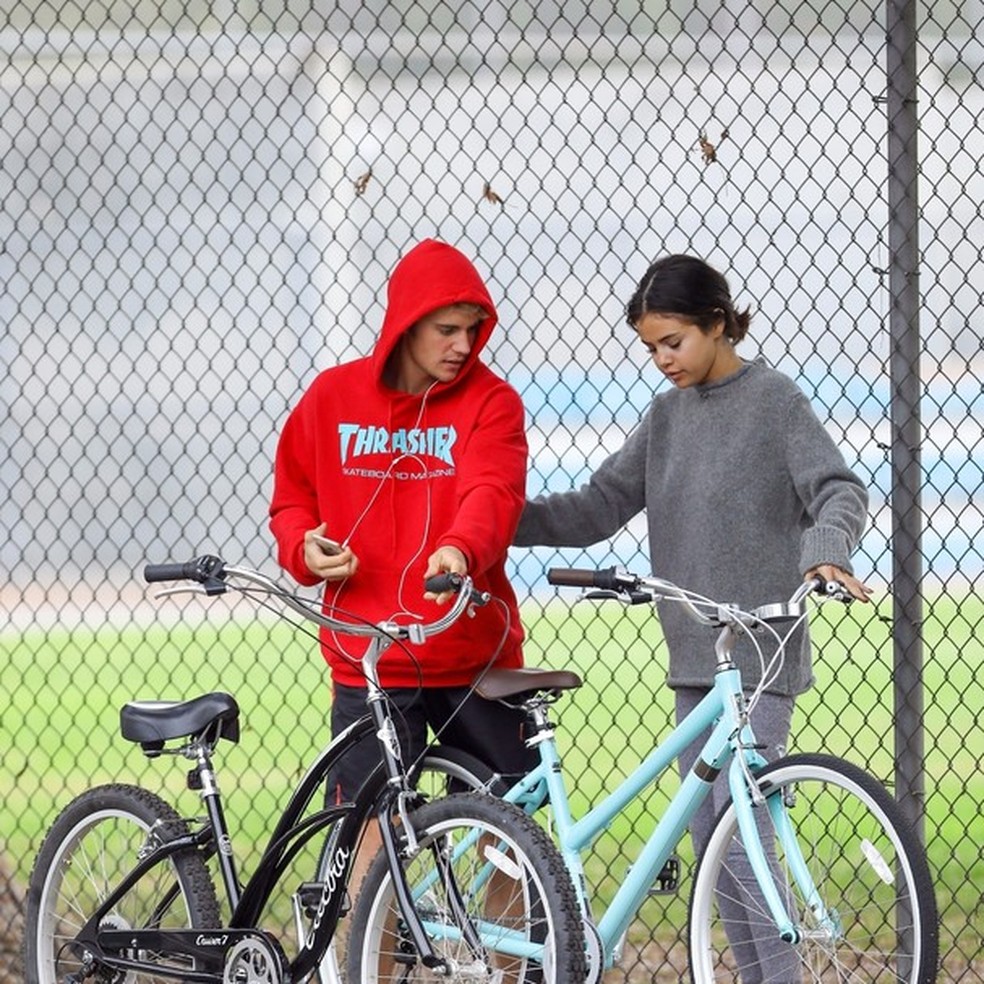 Veja foto do beijo entre Selena Gomez e Justin Bieber