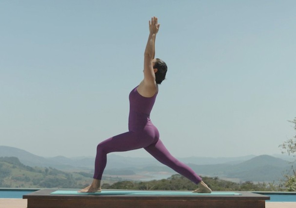 Virabhadrásana I (Foto: Divulgação) — Foto: Glamour