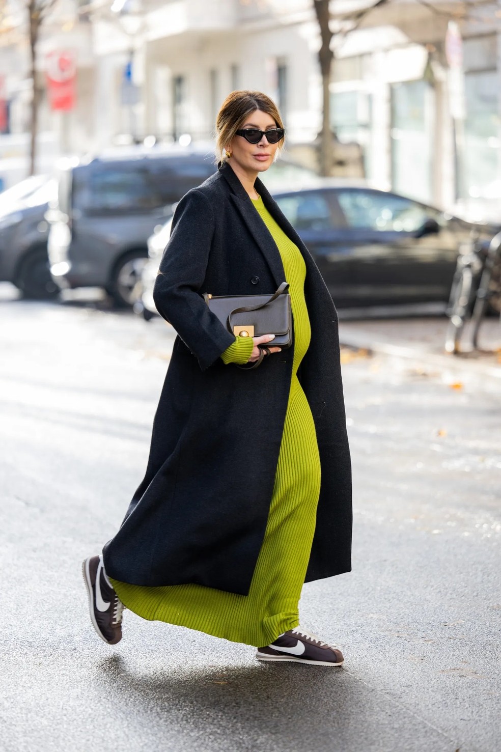 Como usar tênis com vestido sem perder o estilo — Foto: Getty Images