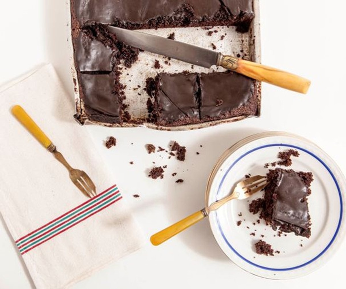 Receita: bolo peteleco de chocolate fica pronto em 3 passos