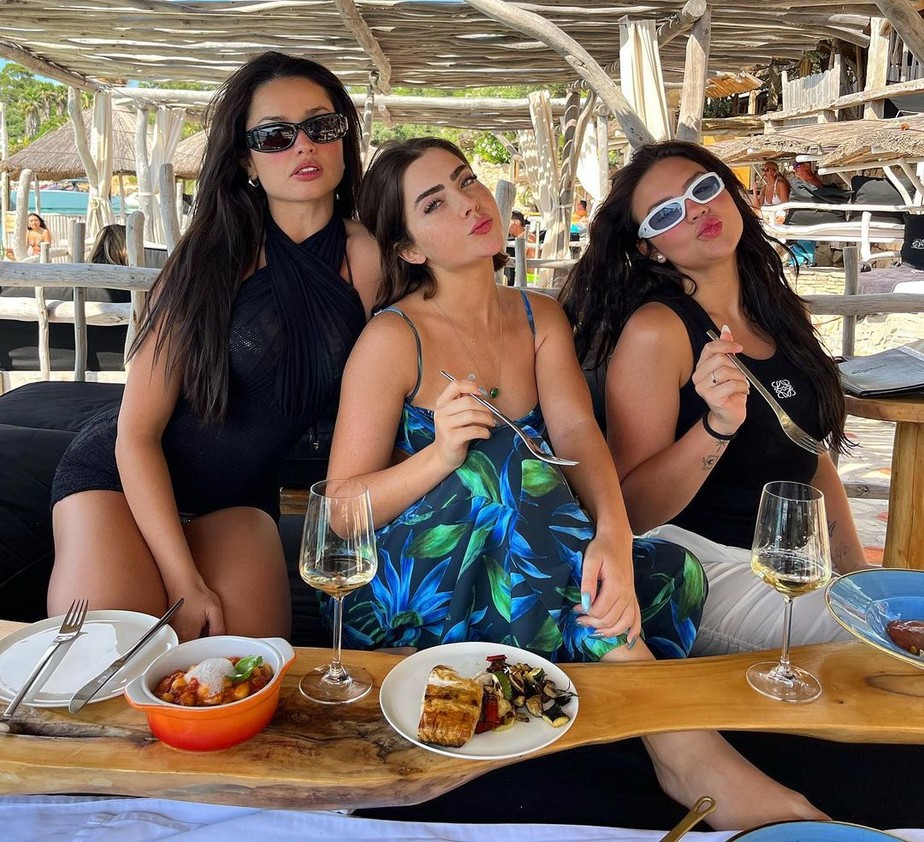 Os segredos de maquiagem de Kim Kardashian, Anitta, Lexa e outras