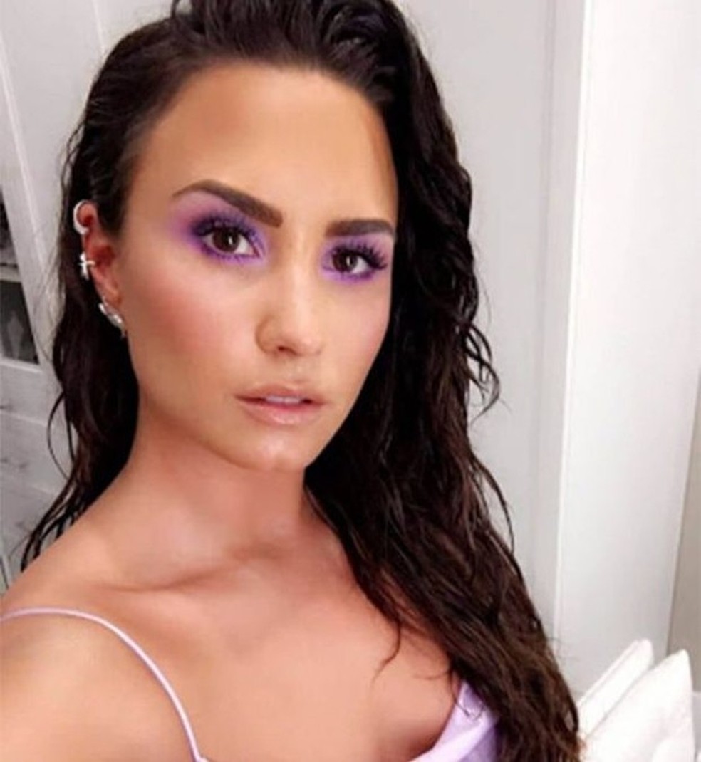 Sombra lilás é hit! (Foto: Reprodução / Instagram @demilovato) — Foto: Glamour