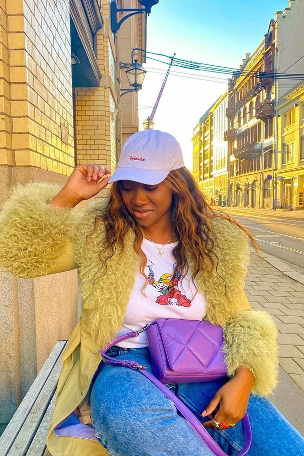 Looks com boné (Foto: @nnennaechem) — Foto: Glamour