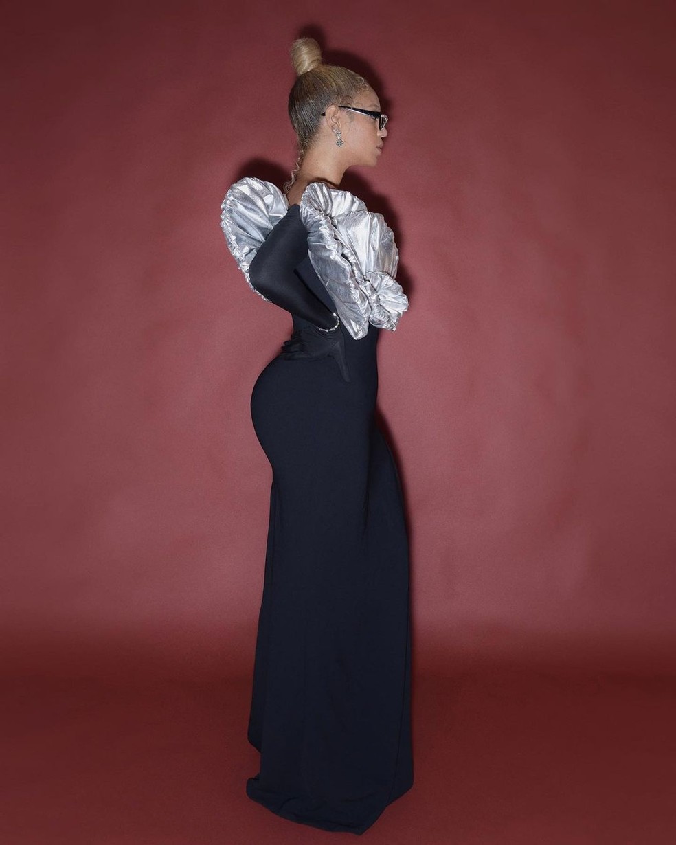Beyoncé abre galeria de fotos glamorosas e look de Blue Ivy rouba a cena