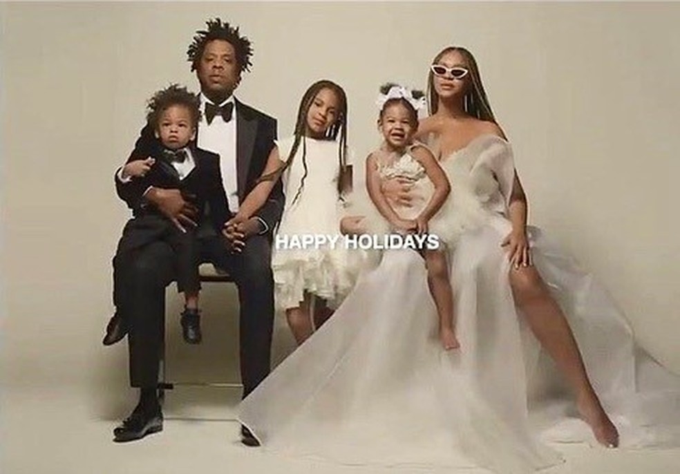 Perfeitos! Beyoncé e JayZ posam para revista de Oprah com os filhos