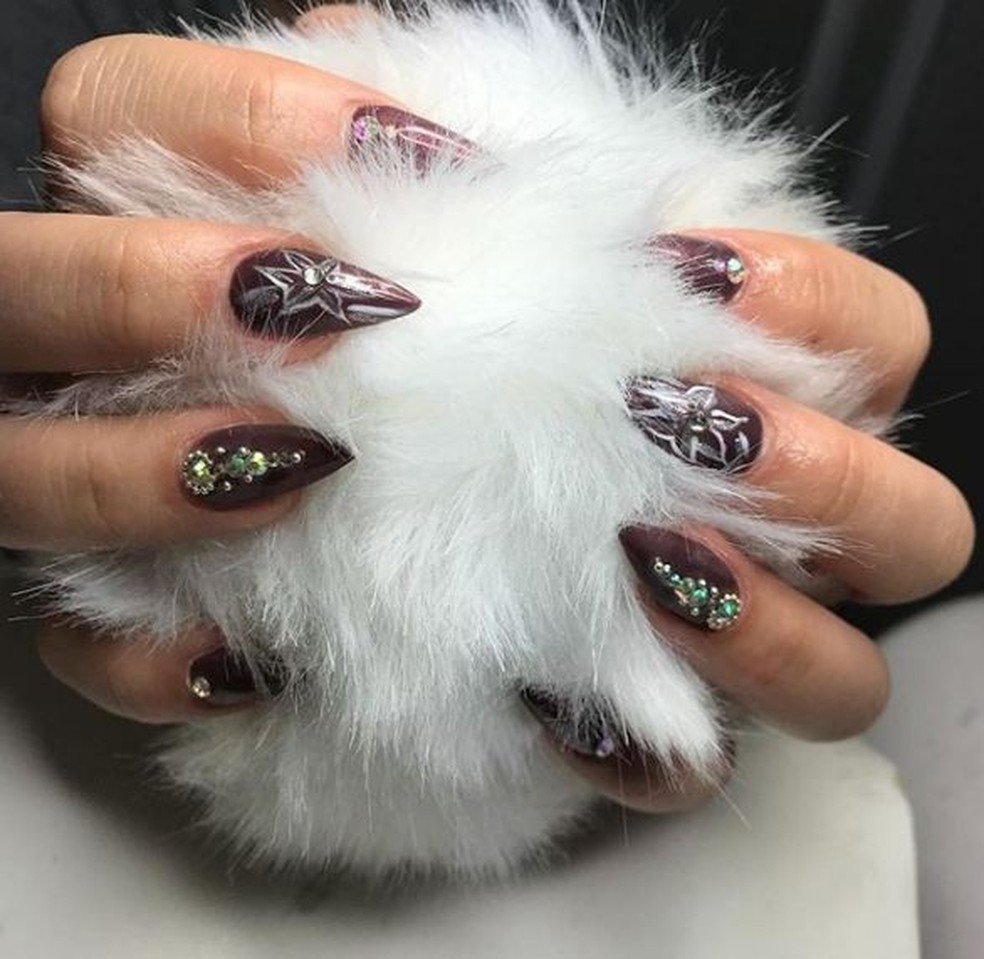 Unhas de bruxa (Foto: Reprodução/Instagram) — Foto: Glamour