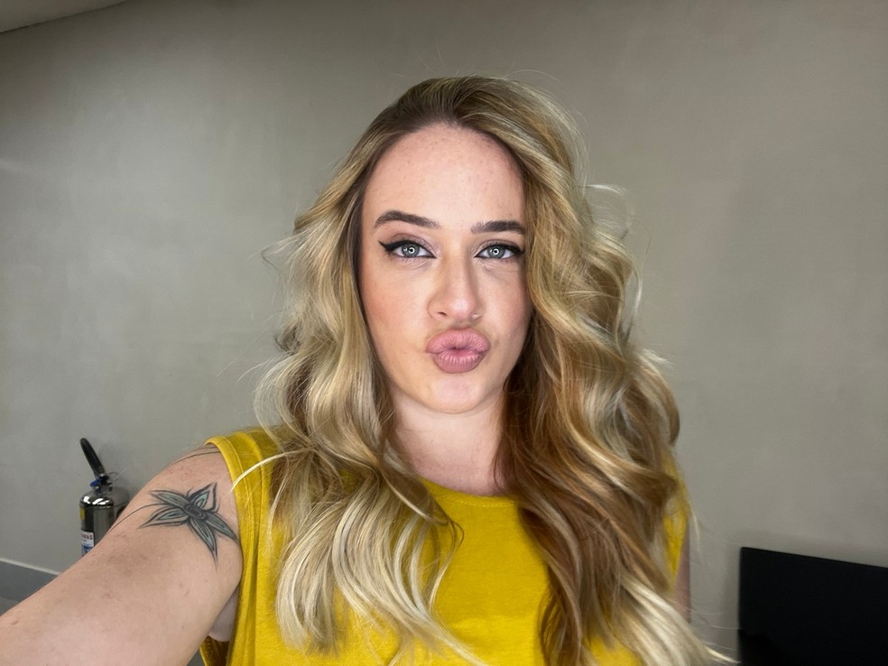 Isa Penna mudou também o cabelo: o procedimento demorou 12 horas  — Foto: Divulgação