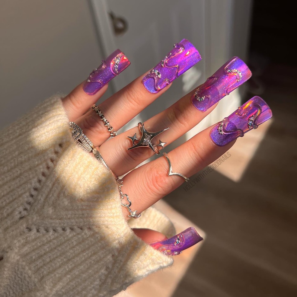 Nail art criativa: unha flare — Foto: @hollywiththegoodnails