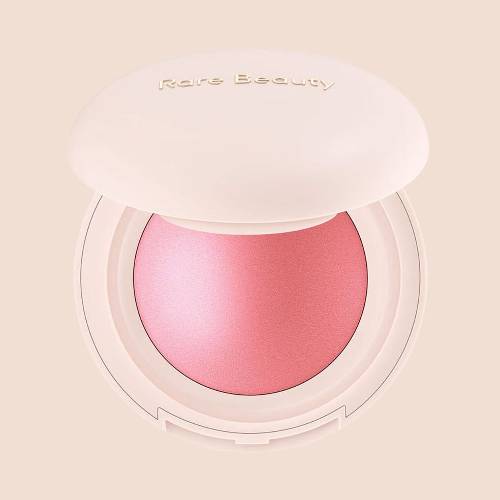 Blush Iluminador em Pó Soft Pinch cor Happy, Rare Beauty (R$ 219) — Foto: Divulgação