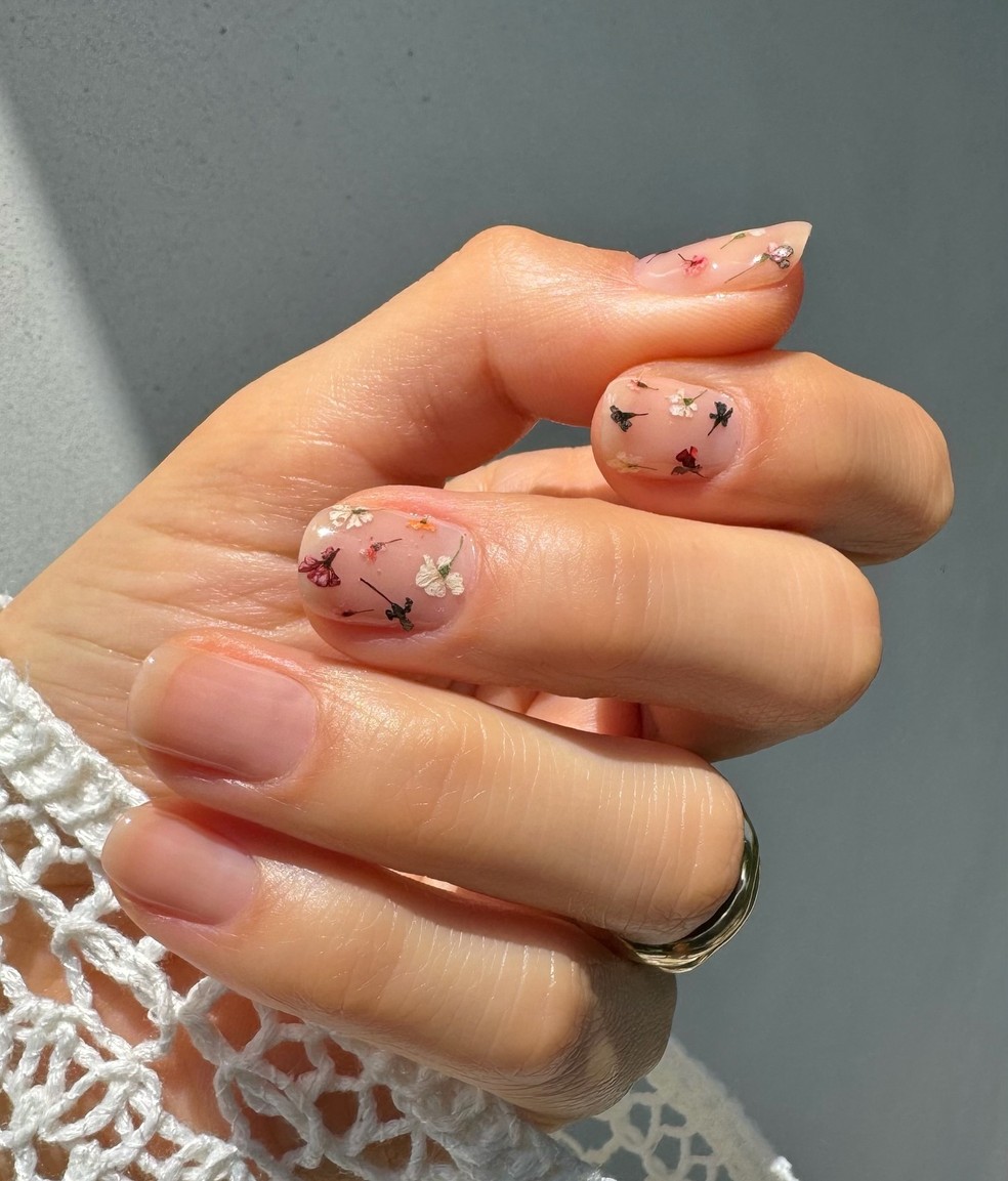 As maiores tendências de unhas e esmaltes para a primavera 2024 — Foto: @betina_goldstein
