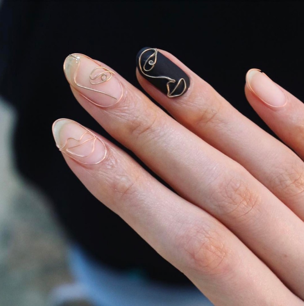 Nail Art com arame (Foto: Reprodução/Instagram) — Foto: Glamour