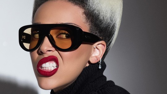 Doja Cat: "Quando raspei o cabelo, descobri que poderia me transformar e ainda ser eu mesma"