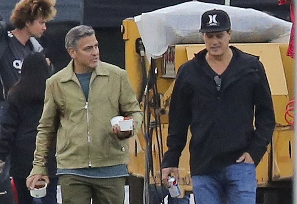 George Clooney de volta ao trabalho após oficializar sua união com Amal Alamuddin (Foto: Splash News/AKM-GSI) — Foto: Glamour