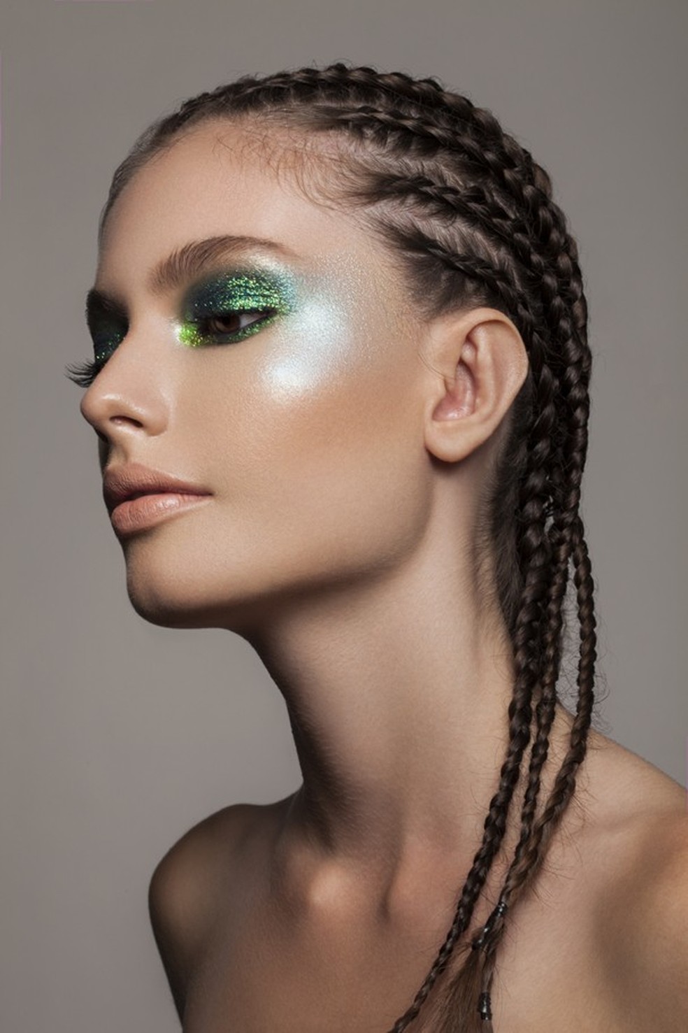 Verde greenery: Como usar a cor do ano na maquiagem (Foto: Andrea Dematte) — Foto: Glamour