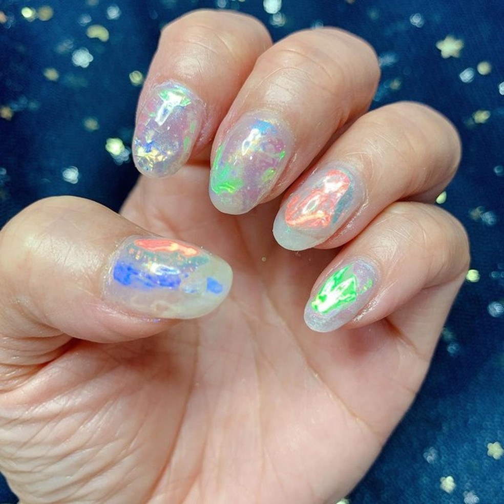 Unha de gelo é a nova tendência de nail art que você vai se apaixonar (Foto: Reprodução/ Instagram @catchonnail) — Foto: Glamour