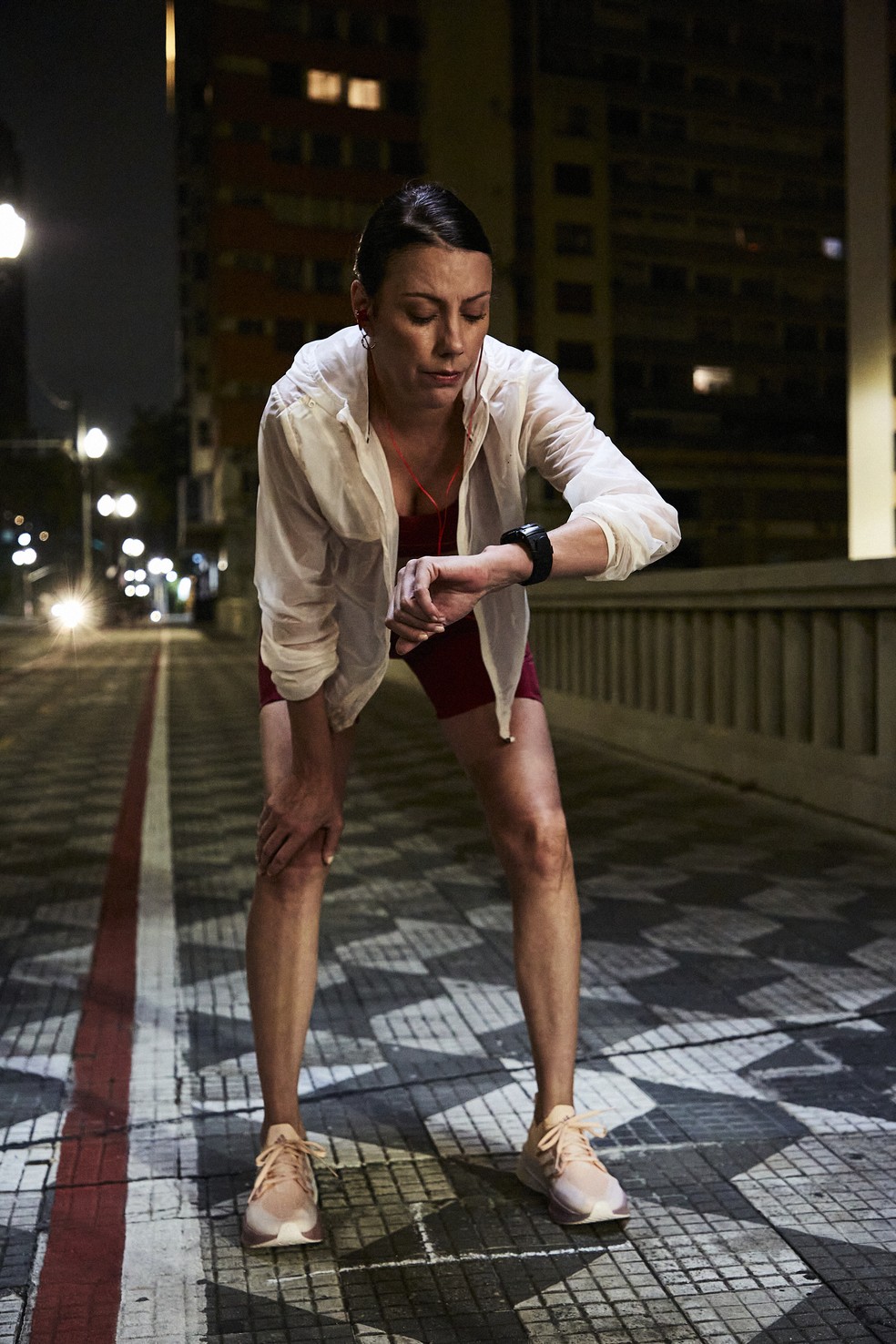 A nova campanha leva o slogan "na Netshoes, todo mundo se encontra" e celebra a conexão entre pessoas, gerações e estilos de vida — Foto: Divulgação