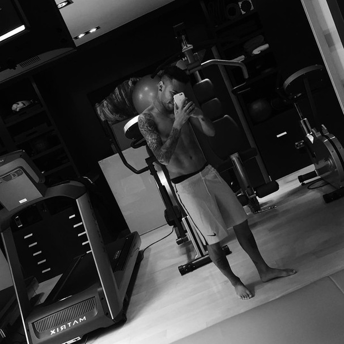 Neymar exibe rotina fitness no Instagram e torcedores exigem mais