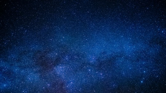 Entre ação e consciência: o mantra de fevereiro de 2026 para cada signo Ascendente