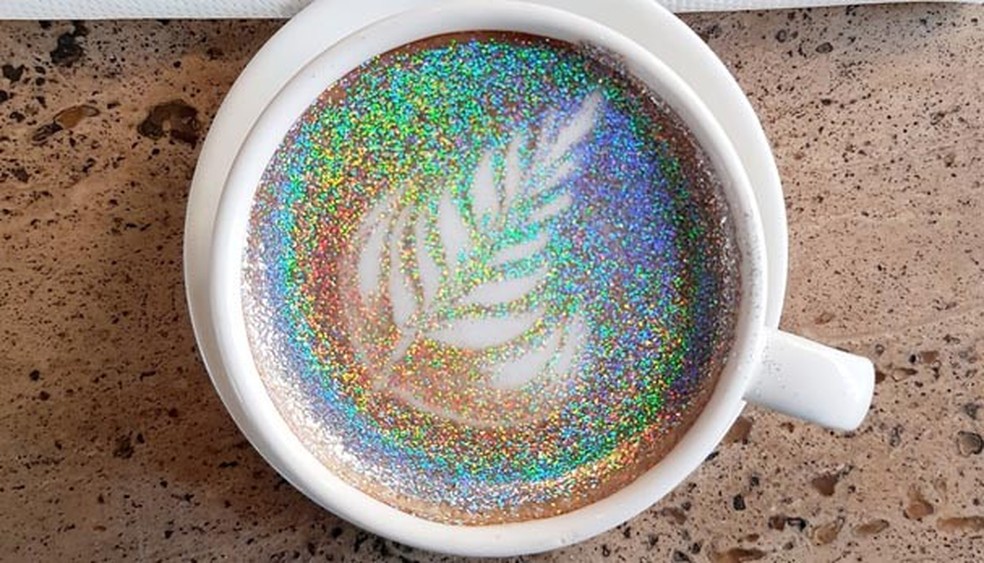 Cafés com glitter (Foto: Reprodução/Instagram) — Foto: Glamour