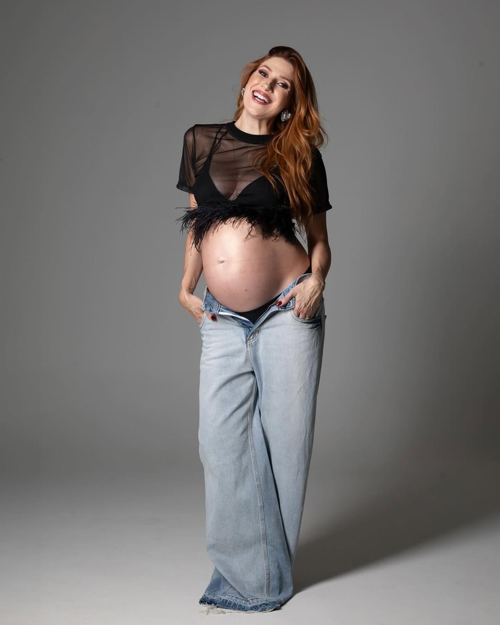 Dani Calabresa exibe barriga de 8 meses e celebra reta final da ...