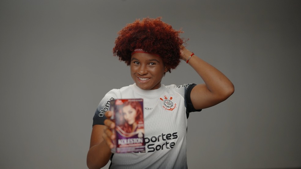 A zagueira do time, Duda Cordeiro, com o novo visual — Foto: Divulgação