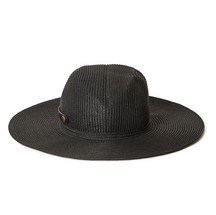 Lenny Niemeyer também se associa à Fundação Laço Rosa e doa parte das vendas do chapéu Dobra (R$ 298), da coleção de verão 2019