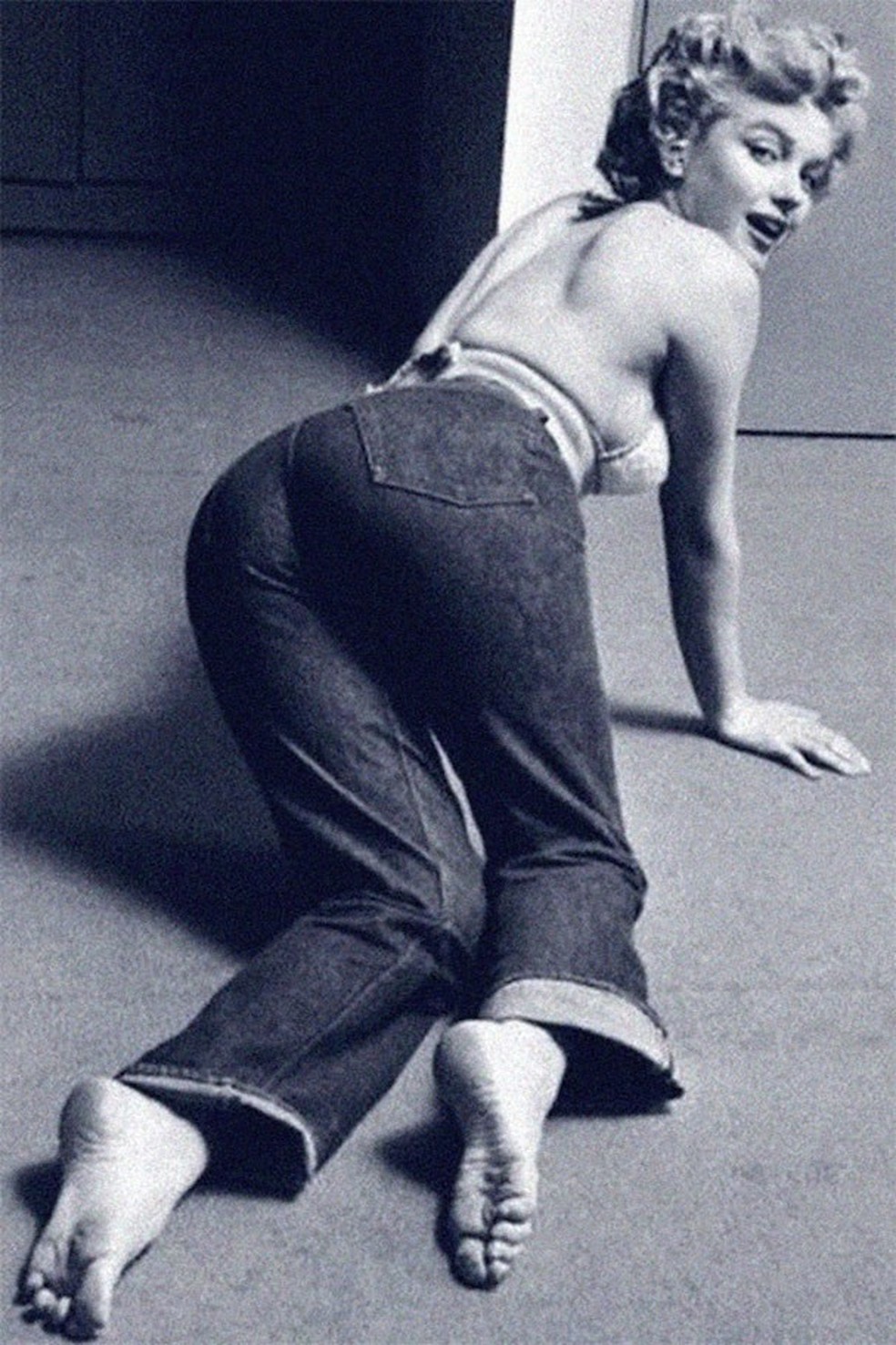 Marilyn Monroe ajudou a mudar a imagem do jeans de uma roupa de trabalho para uma peça para o dia a dia (Foto: Divulgação) — Foto: Glamour