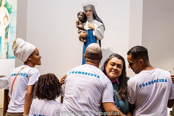 Preta Gil mostra visita a Santuário: 'A cura já é minha, eu creio'