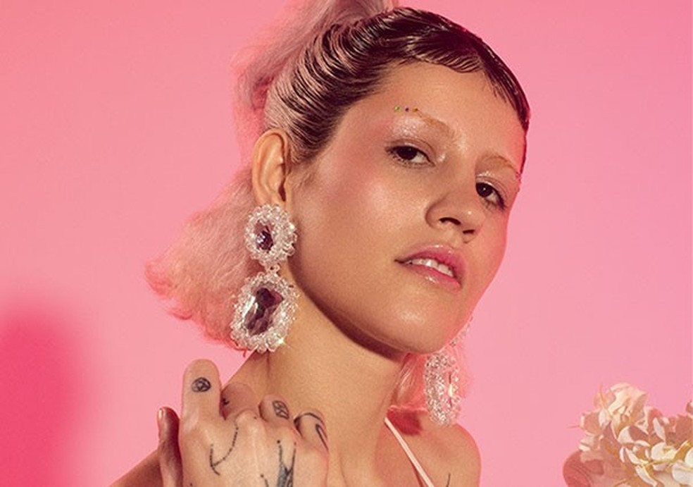 @br000na Bruna Paludo, mais conhecida na web como Madama Br000na, passou de advogada a influenciadora-astróloga e compartilha aqui, na coluna Vibes do Mês, suas ideias astrais. (Foto: Arquivo Pessoal) — Foto: Glamour