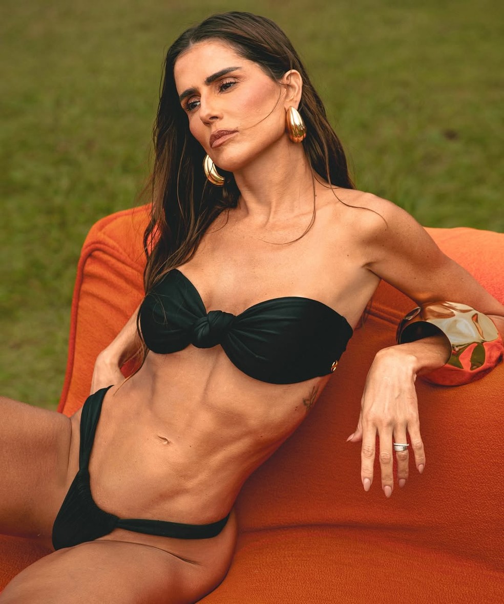 Deborah Secco abre álbum de fotos de biquíni e arranca elogios — Foto: Reprodução/Instagram