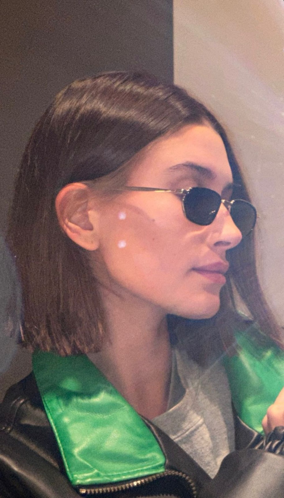 Hailey Bieber estreia fios curtinhos e prova que bob é o corte de