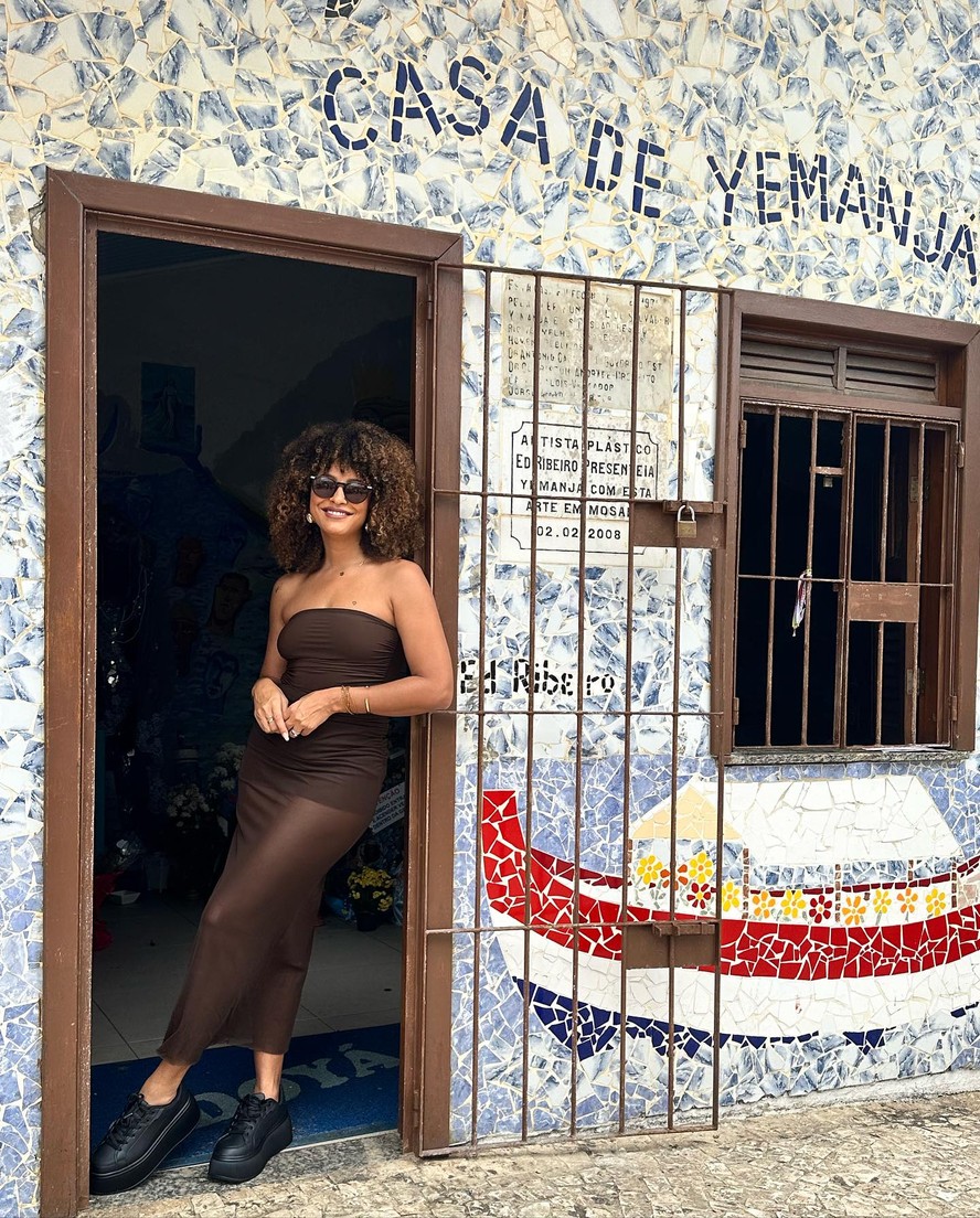 Sheron Menezzes visita 'Casa de Yemanjá' em Salvador