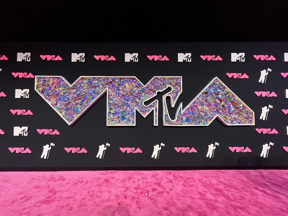 O tapete pink do VMA 2023 — Foto: Glamour Brasil