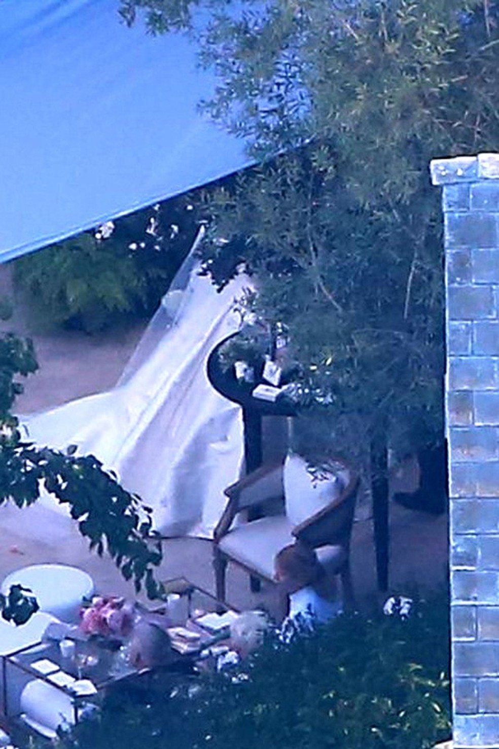 Clique aéreo do vestido de Miranda Kerr (Foto: AKM-GSI) — Foto: Glamour