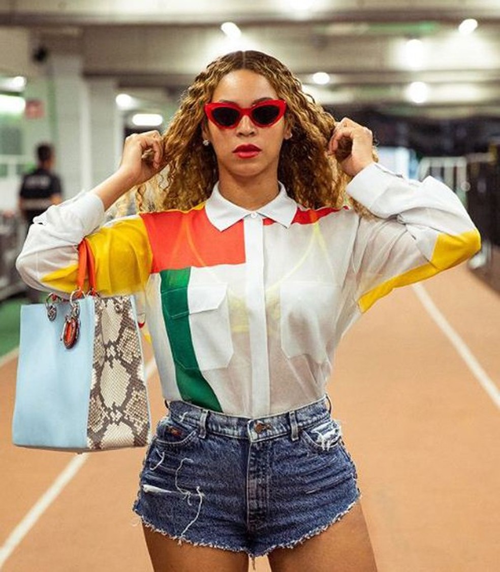 EGO - De calça justa, Beyoncé faz pose no Instagram - notícias de Moda