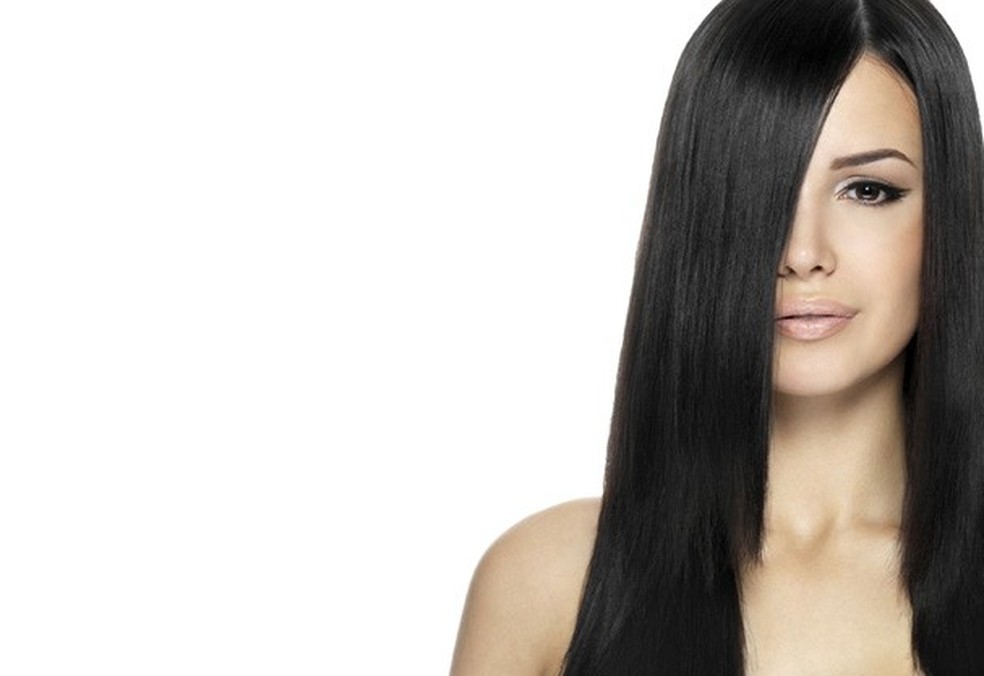 Você também adora um cabelo muuuuito liso? Então leia essa matéria com atenção (Foto: Thinkstock) — Foto: Glamour