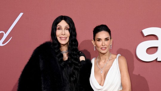 Festival de Cannes 2024: Cher e Demi Moore se encontram no tapete vermelho do amfAR